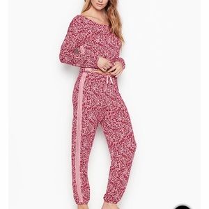 Victoria secret lounge / pajama set